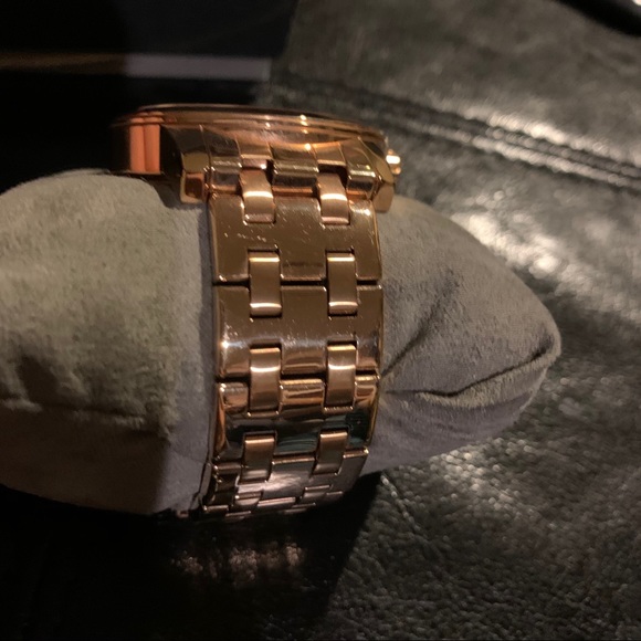 GUESS Watch - Picture 4 of 8